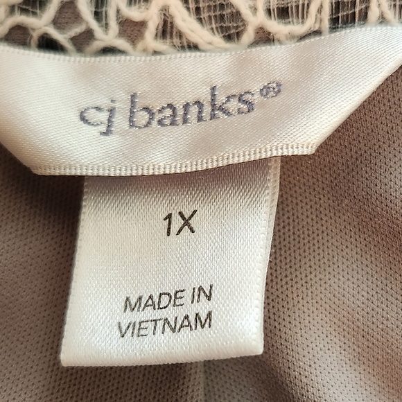 CJ BANKS size 1X zip front, lined jacket. - Picture 7 of 9